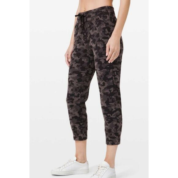 Lululemon Jogger Pants Womens Size 6 Ready To Rulu Crop Black Gray Athleisure - Picture 1 of 12